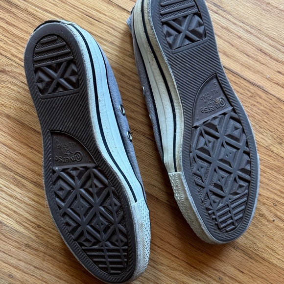 Grey converse shoes - Picture 2 of 5